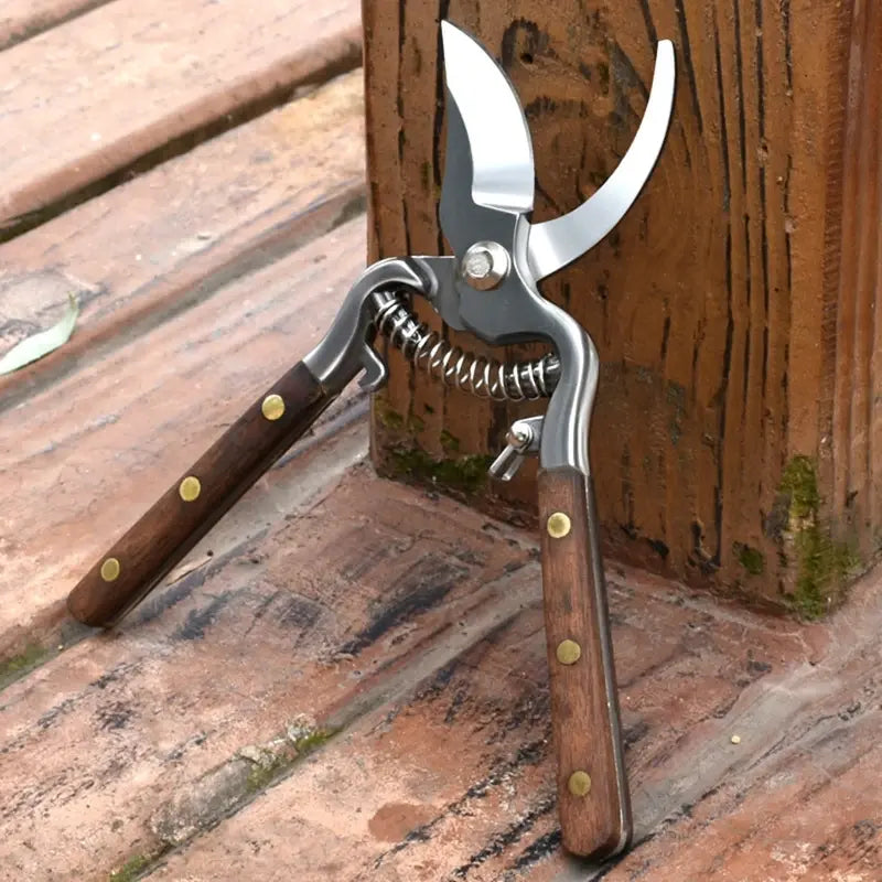 Wooden Handle Pruning Shears